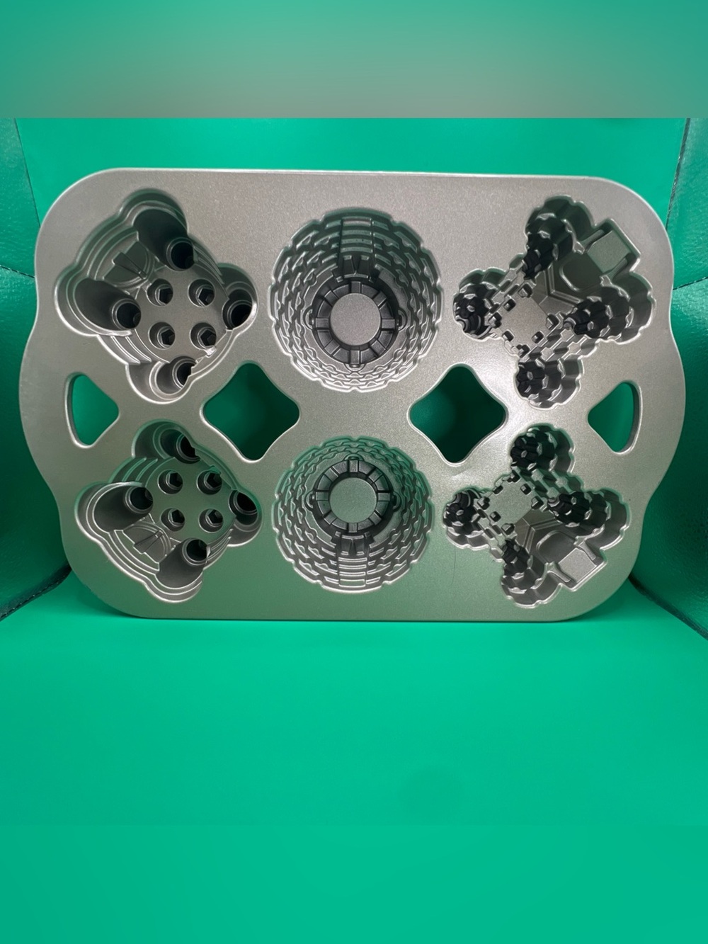Nordic Ware Castle Cakelette Pan Cast Aluminum 6 Cavity Mini Mold Bakeware USA